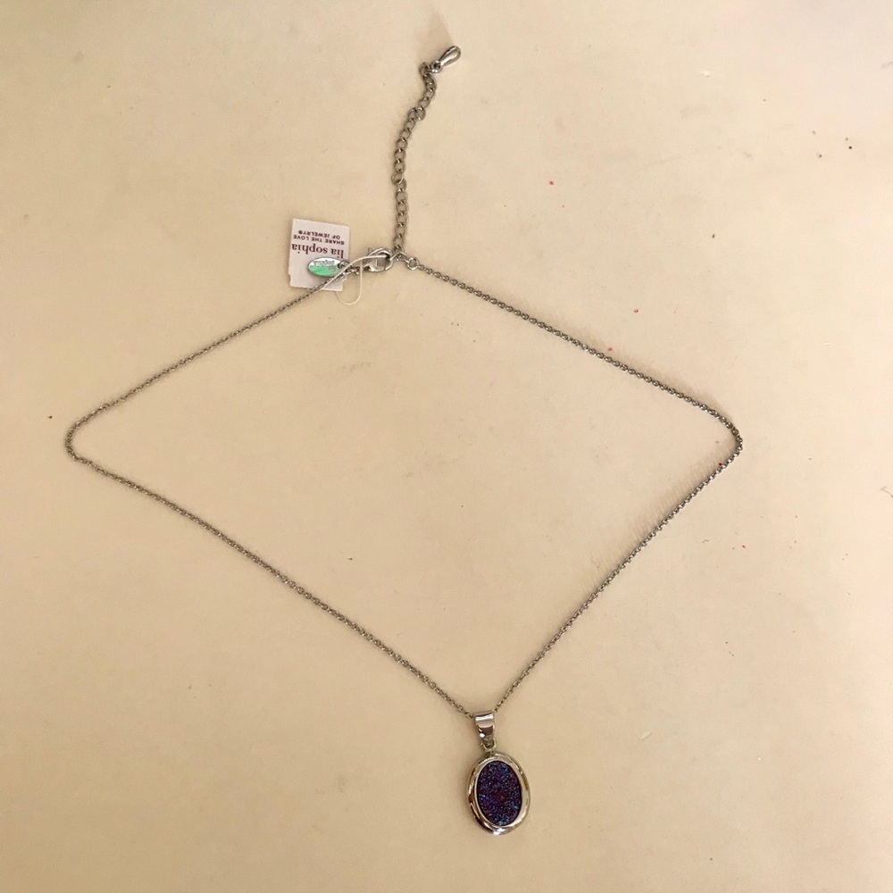 Multicolored stone pennant
